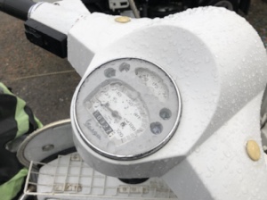 Vespa PX200FLのメーター周りの写真。