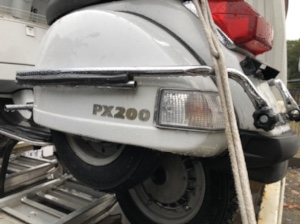 PX200のロゴが入った側面写真。