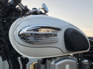 Kawasaki W650のタンク部分。クラシックなデザインと傷のない外装が高評価を受けた。