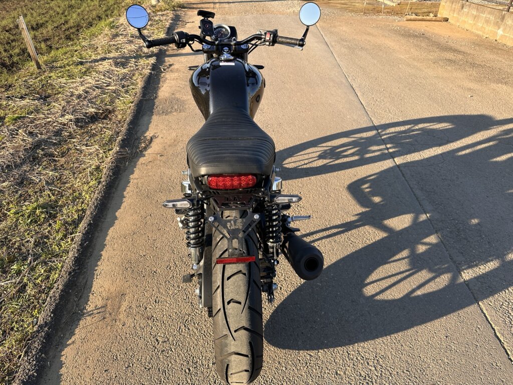 ホンダGB350Sのリアビュー。ヨシムラ製フェンダーレスキットでカスタムされた後部。