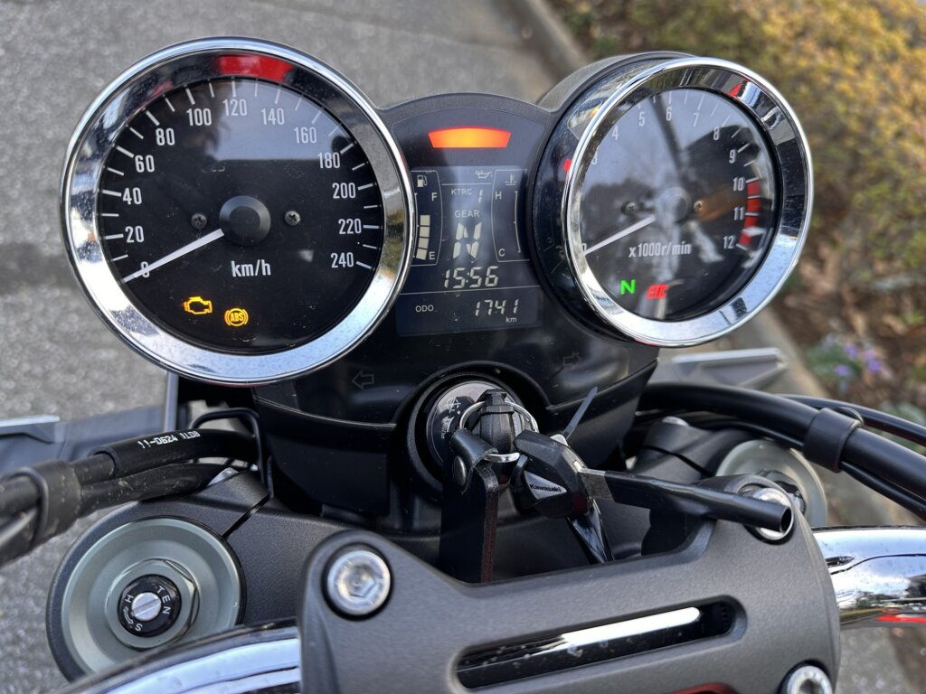 カワサキZ900RSのメーター写真 走行距離は1741kmを表示