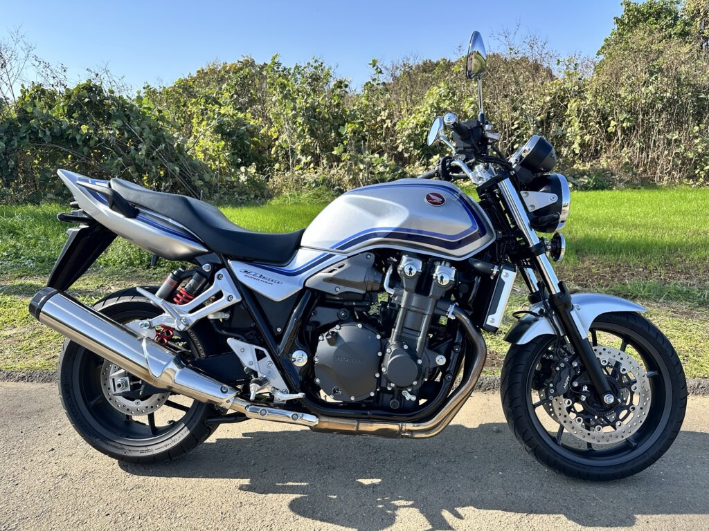 ホンダ CB1300SF SC54 右側サイドビュー エンジン周り美品 ノーマル車