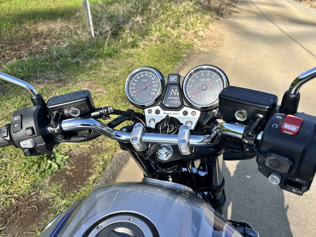 ホンダ CB1300SF メーター表示 走行距離1088km 低走行車