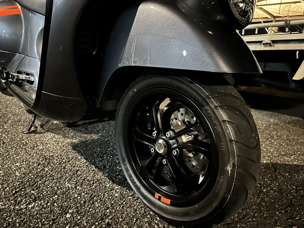 ベスパ GTV300 フロントタイヤ ホイール 状態良好 低走行車
