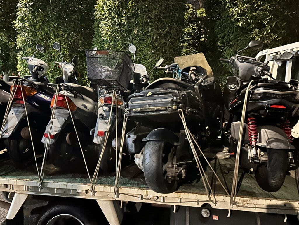 事故車や故障車、長期間の放置により不動となったバイクの回収事例