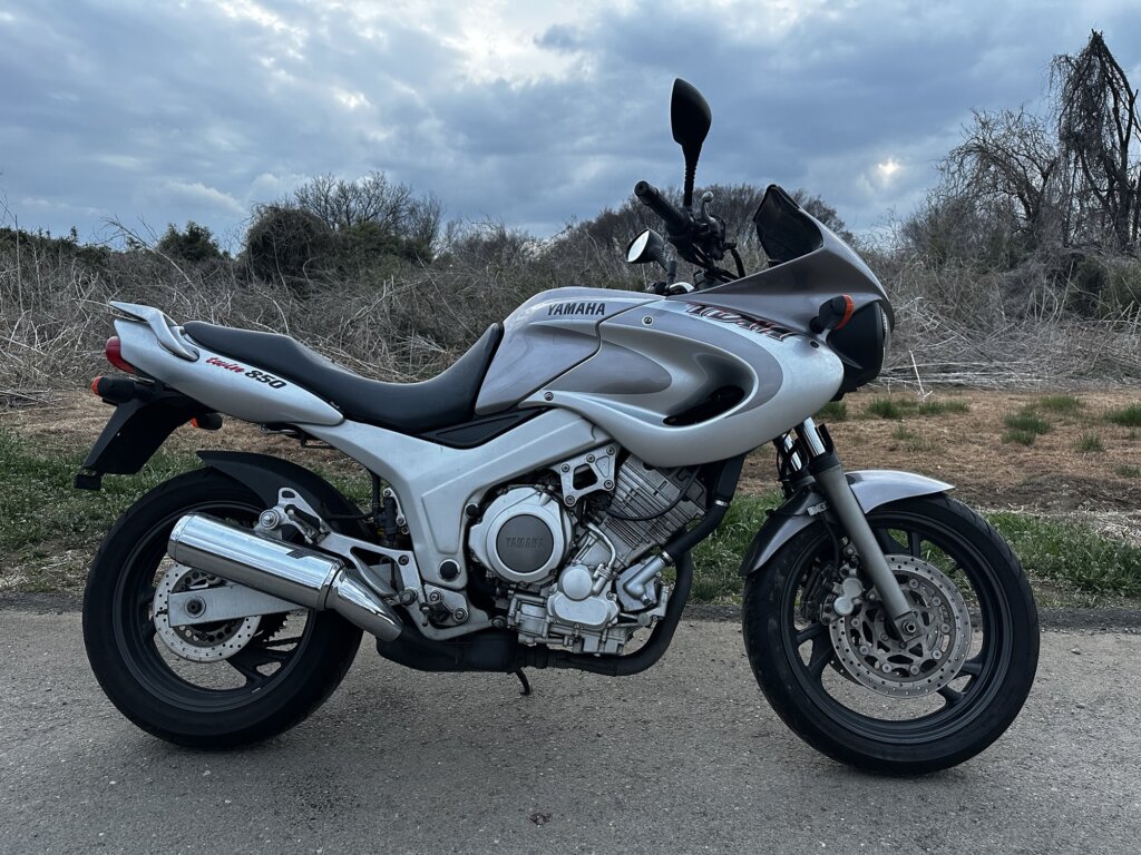 ヤマハ TDM850 車体右側 マフラー・外観 サイドビュー