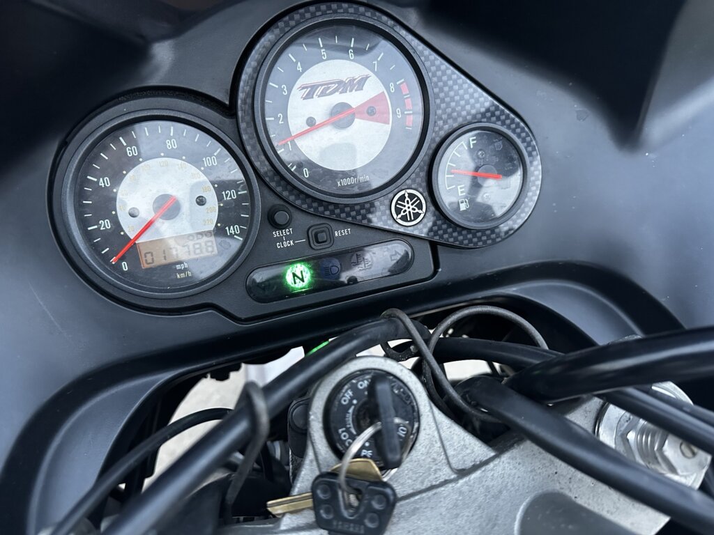 TDM850 メーターパネル 走行17788マイル 逆車メーター