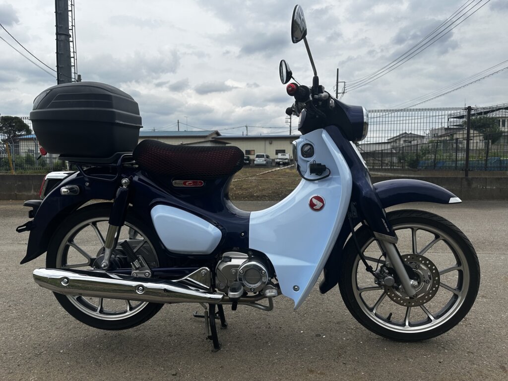 ホンダ スーパーカブC125 パールニルタバブルーの右側外観