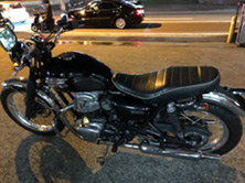 ピカピカの車体のW400
